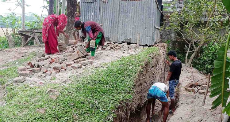 কাঠালিয়ায় সরকারি কালর্ভাটের ইট টেন্ডার ছাড়াই ক্লাবের নামে নিয়ে বিক্রি