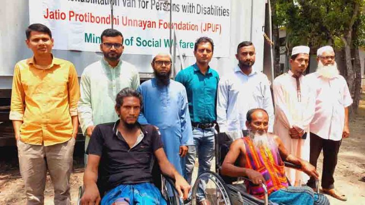 রাজাপুরে প্রতিবন্ধীদের জন্য দুই দিনব্যাপি ভ্রাম্যমান চিকিৎসা সেবা শুরু ও হুইল চেয়ার বিতরন