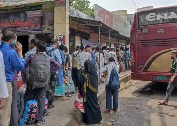 সড়কপথে বেড়েছে বরিশালগামী যাত্রীদের চাপ
