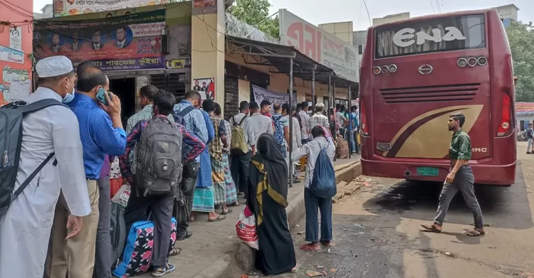 সড়কপথে বেড়েছে বরিশালগামী যাত্রীদের চাপ