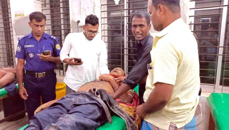 রাজাপুরে সাবেক ইউপি সদস্যসহ দুজনকে কুপিয়ে হত্যা, আটক ৪
