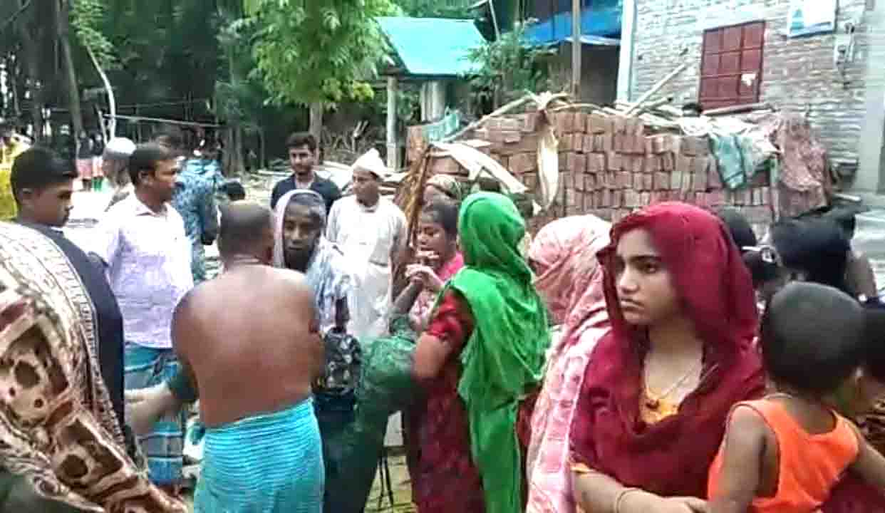 মামলা তুলে না নেওয়ায় বাদীসহ ৩ নারীকে মধ্যযুগীয় নির্যাতন