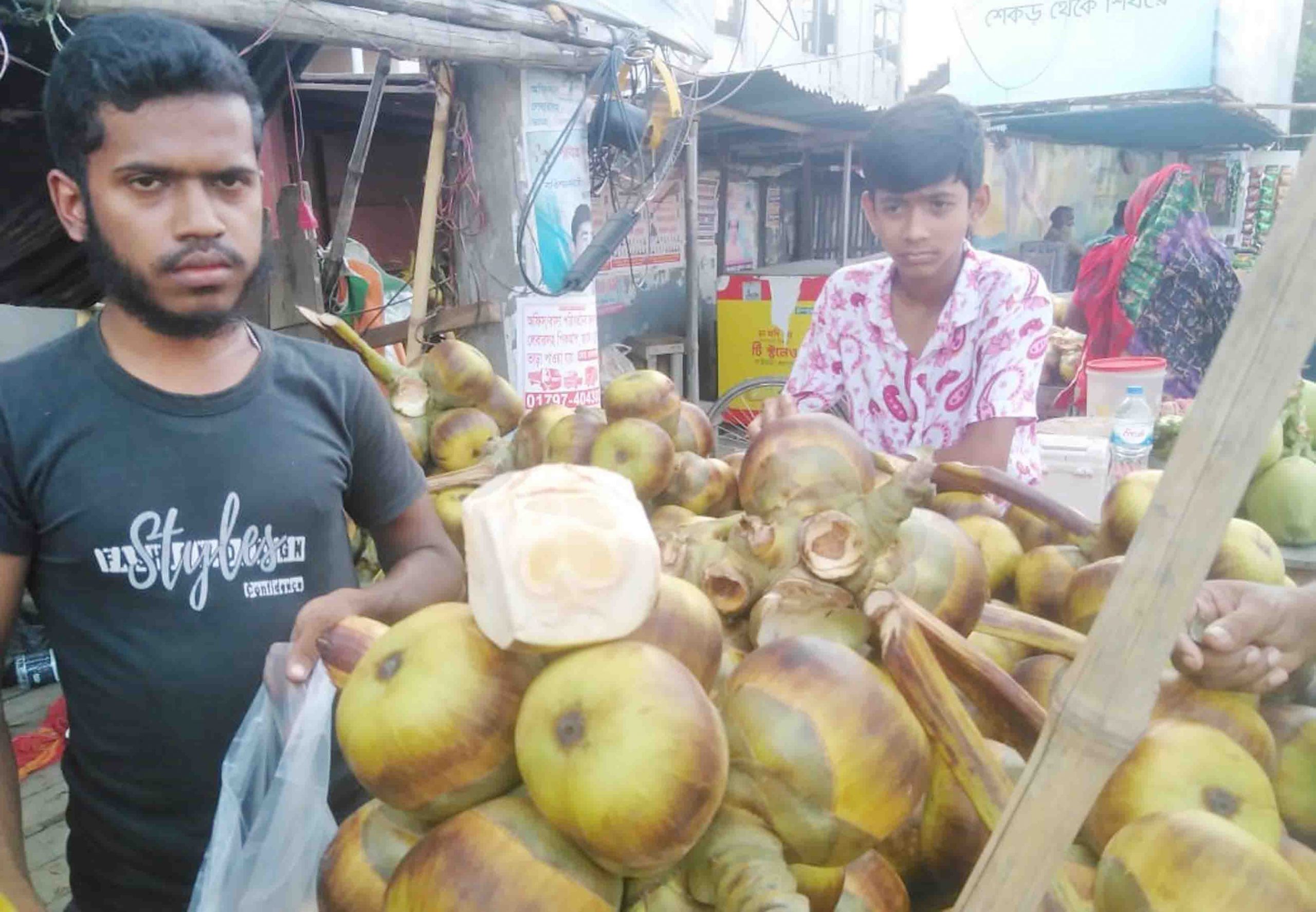 বরিশালে জমে উঠেছে তাল শাঁসের বেচাকেনা