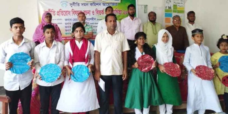 বেতাগীতে দুর্নীতি বিরোধী বিতর্ক প্রতিযোগিতা ও পুরস্কার বিতরণ