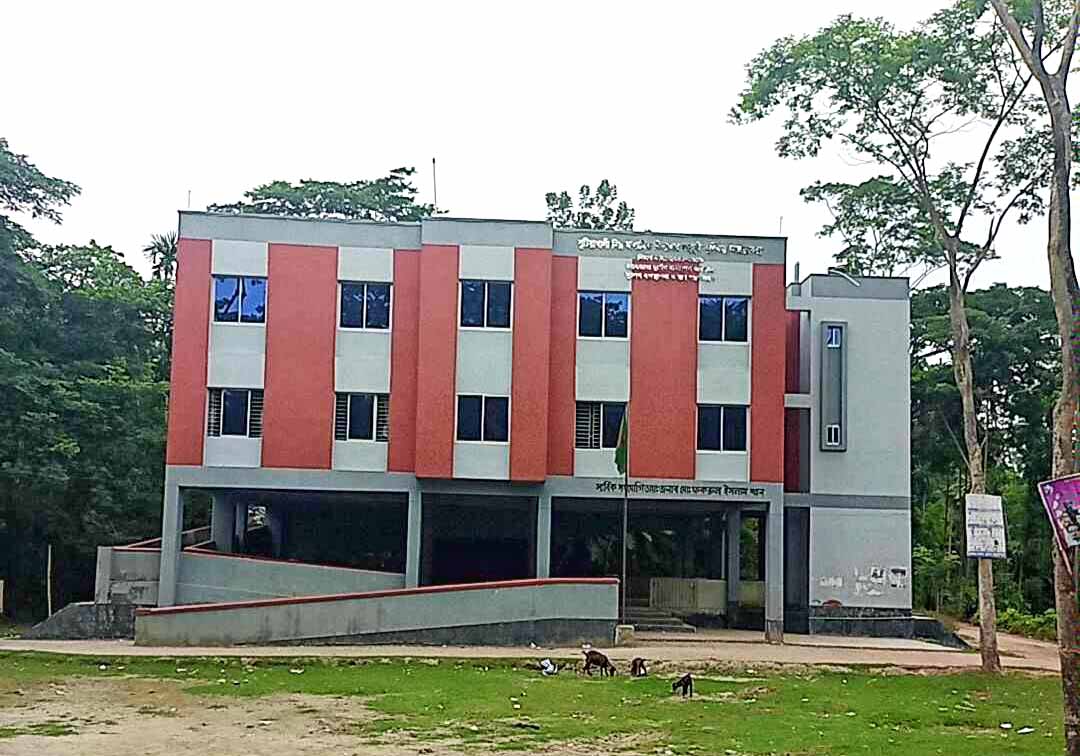 রাজাপুরে আশ্রয় কেন্দ্রে যেতে মানুষের অনিহা প্রকাশ
