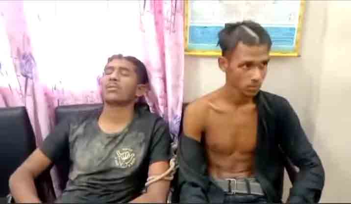 পাথরঘাটায় চুরির দায়ে মাথা ন্যাড়া করে দেয় দুই যুবকের, স্থানীয় লোকজন