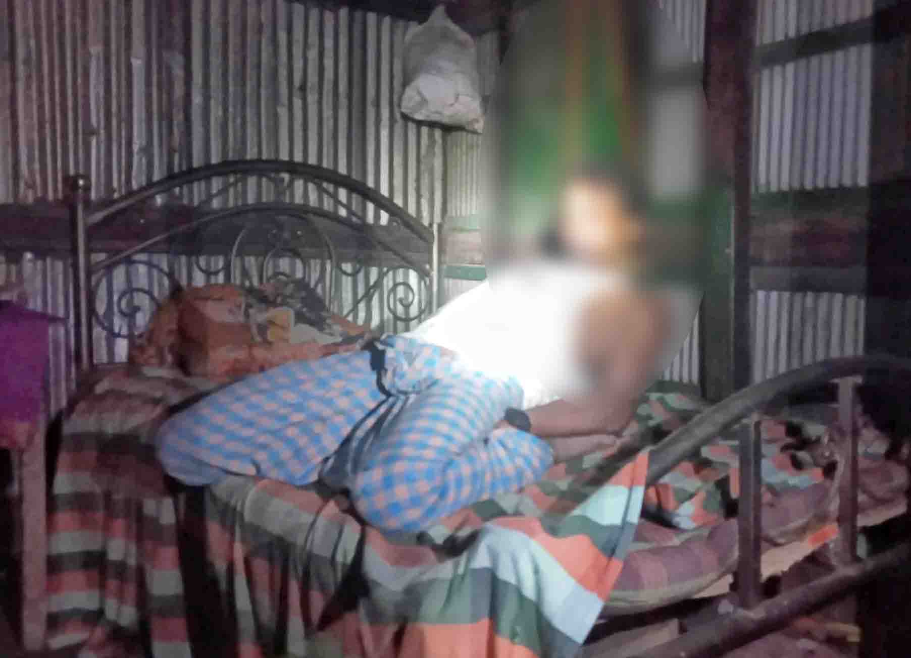 রাজাপুরে তালাবদ্ধ ঘরে মাদকসেবীর রহস্যজনক মৃত্যু