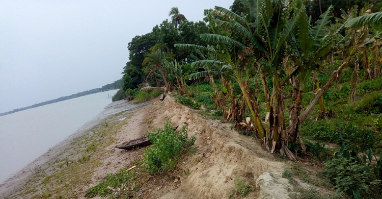 ঘুর্নিঝড় মোখা: বেড়িবাঁধ না থাকায় দুশ্চিন্তায় বাসিন্দারা