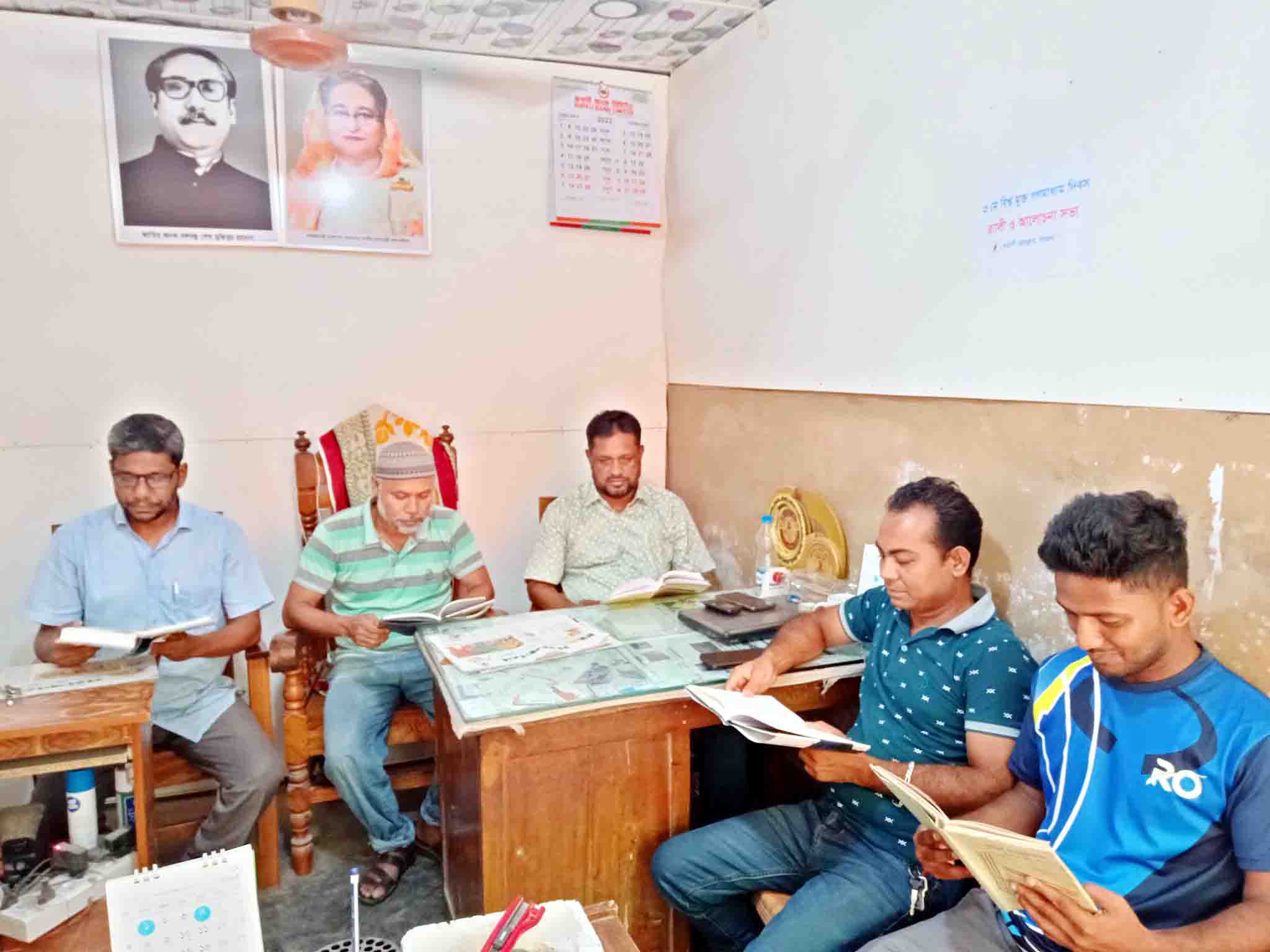 ১৬২ তম রবীন্দ্র জন্মজয়ন্তী উপলক্ষে বেতাগী প্রেসক্লাবে পুস্তক পাঠ কর্মসূচী