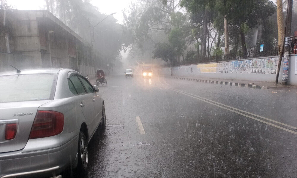 রাজধানীতে শুরু হয়েছে মুষলধারে বৃষ্টি