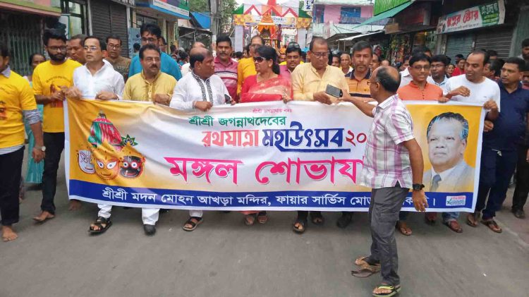 ঝালকাঠিতে হিন্দু সমপ্রদায়ের শতশত নারী পুরুষের অংশগ্রহণের রথযাত্রা মহা উৎসব