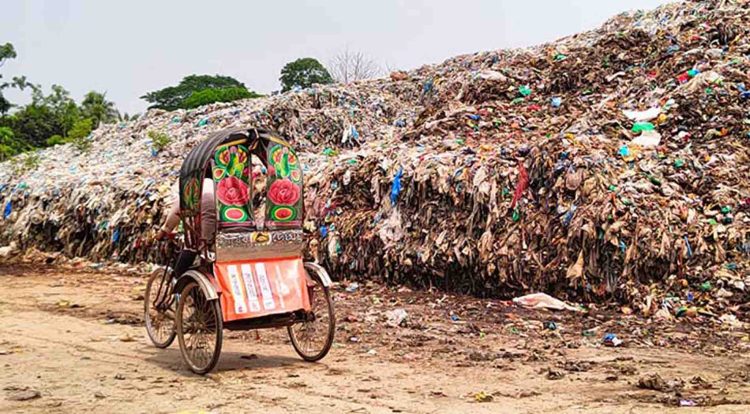 বরিশালে ময়লাখোলার দুর্গন্ধে অতিষ্ঠ জনজীবন