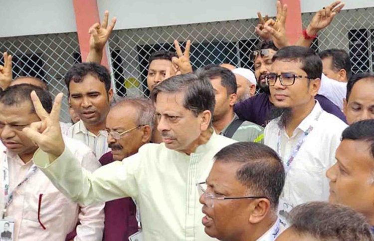 বিপুল ভোটে খোকনের জয়