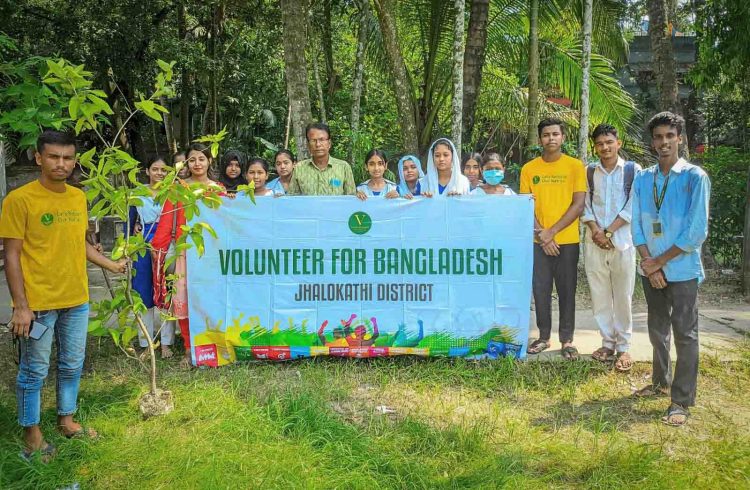ঝালকাঠিতে পরিবেশ দিবসে বৃক্ষরোপন