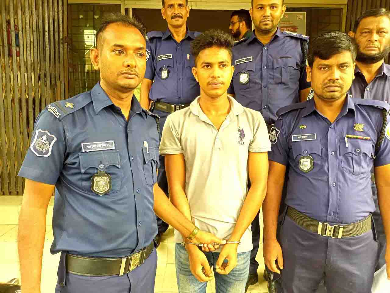 রাজাপুরে মাদ্রাসা ছাত্রীর  আত্মহত্যার ঘটনার মামলার প্রধান আসামিকে গ্রেপ্তার