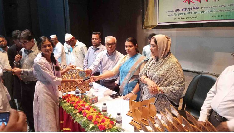 ঝালকাঠিতে কে এম হাসেম-মতিয়া শিক্ষা তহবিল থেকে মেধাবী শিক্ষার্থীদেরকে সম্মাননা প্রদান