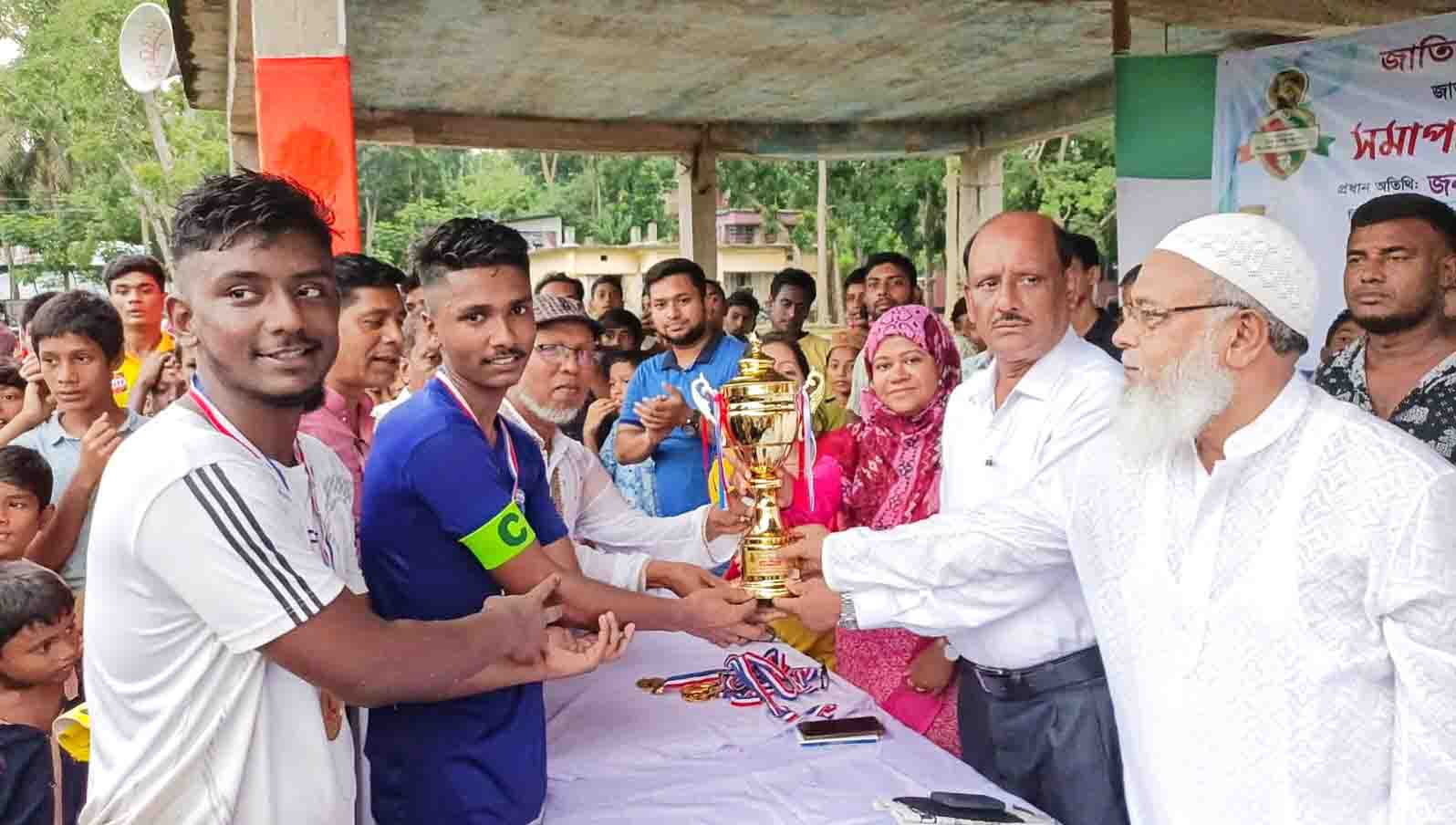 বঙ্গুবন্ধু গোল্ডকাপ ফুটবল টুর্ণামেন্টের ফাইনাল রাজাপুর সদর ইউনিয়ন চ্যাম্পিয়ন