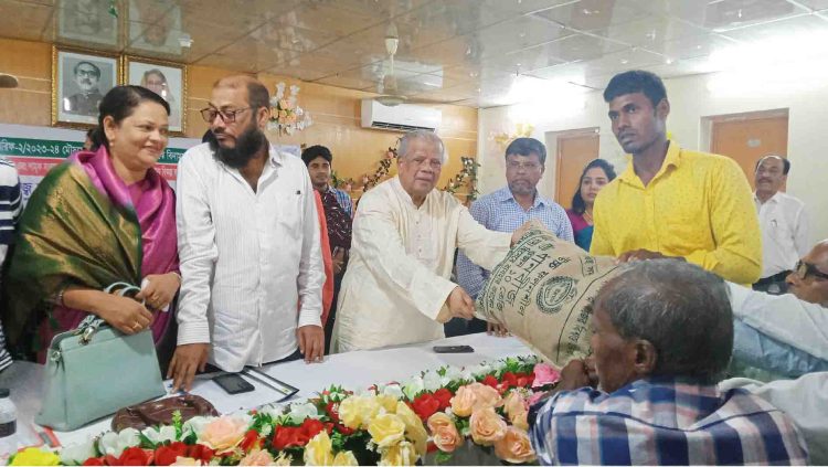 বাংলাদেশ আওয়ামী লীগ নানা মূখি কর্মকান্ডের মধ্য দিয়ে মৎস্য ও কৃষি ক্ষেত্রে বিপ্লব এনেছে – আমির হোসেন আমু এমপি