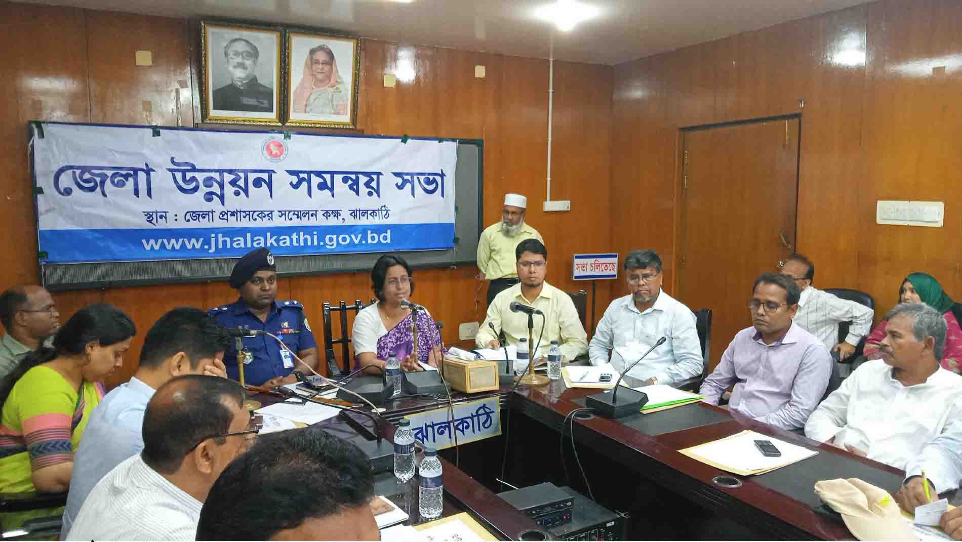 ঝালকাঠিতে জেলা উন্নয়ন কমিটির সভা অনুষ্ঠিত