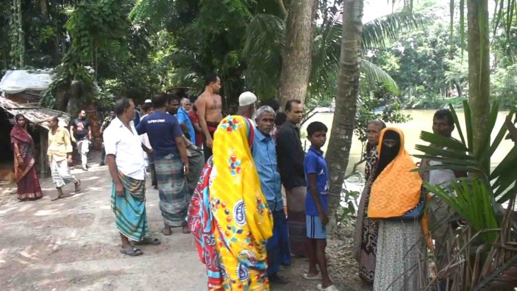 কাঠালিয়ায় নাতির মৃত্যু সইতে না পেরে দাদী খালে ঝাঁপ দিয়ে নিখোঁজ