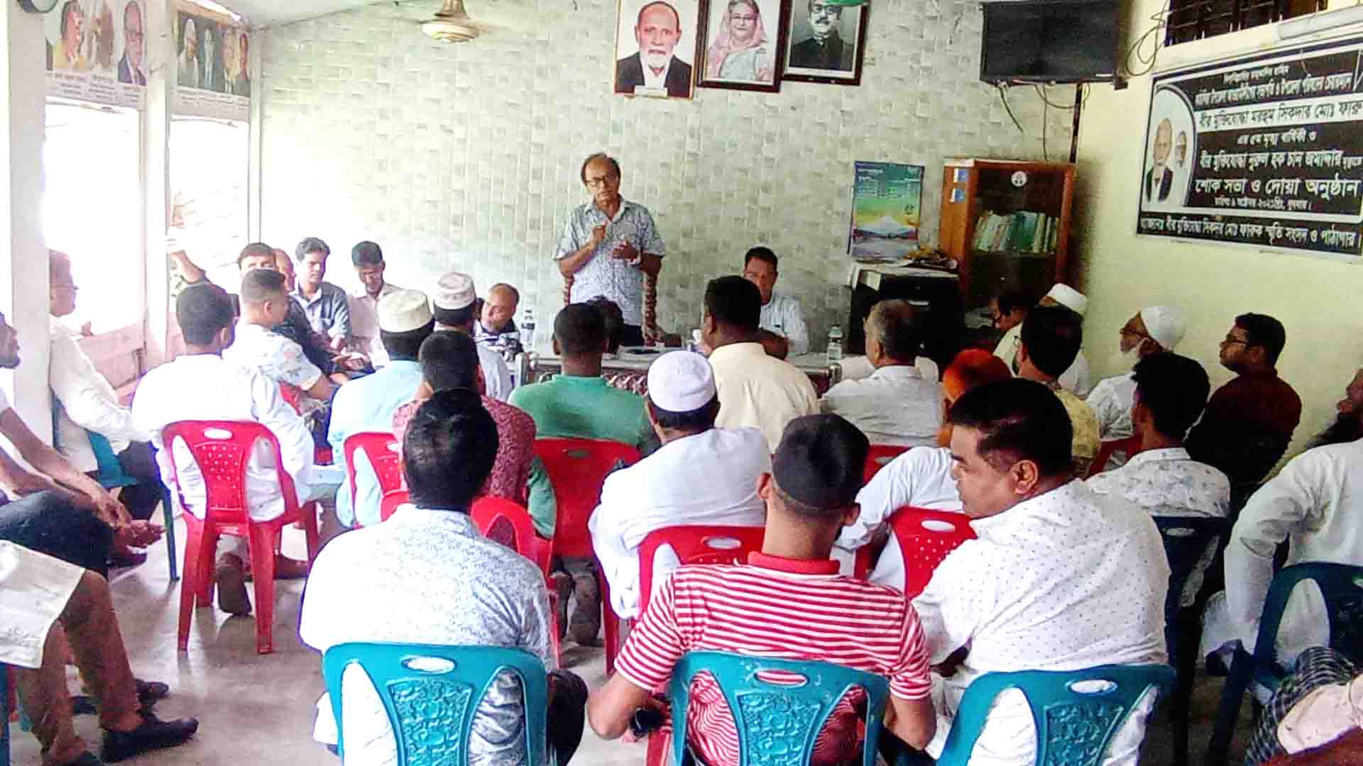 কাঠালিয়ায় সাংবাদিকদের সাথে সাবেক সচিব ও বাংলাদেশ কৃষি ব্যাংকের চেয়ারম্যানের মতবিনিময়