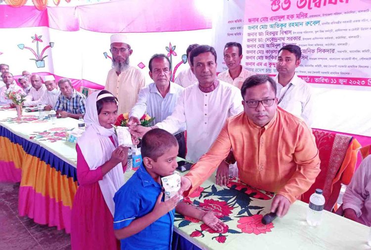 কাঠালিয়ায় প্রাথমিক স্কুল মিল্ক কর্মসূচি উদ্বোধন