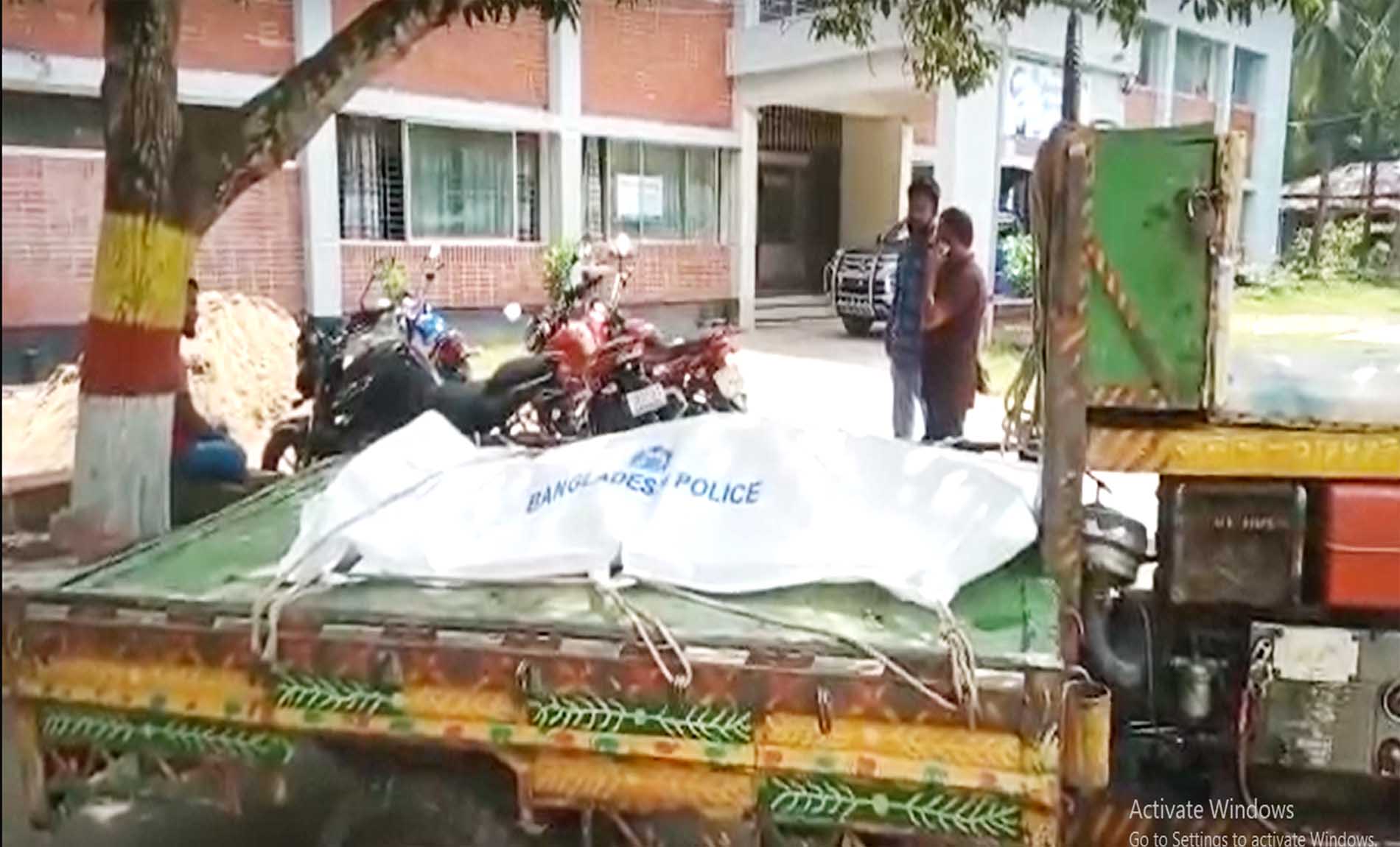 কাঠালিয়ায় স্বামীর মারধরের পর স্ত্রী’র আত্মহত্যা, আটক-১