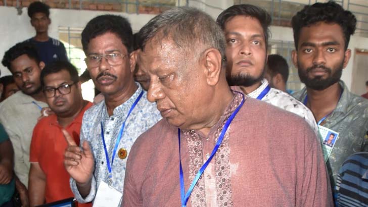 রাজশাহী সিটি নির্বাচনে ঘণ্টায় ১৪ ভোট  ইভিএমে, জাপা প্রার্থীর অভিযোগ