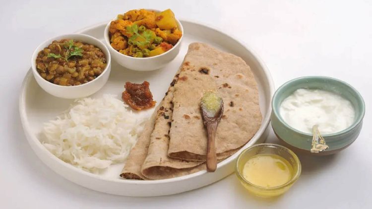 ভাতের সঙ্গে যেসব খাবার খেয়ে বিপদ বাড়াচ্ছেন