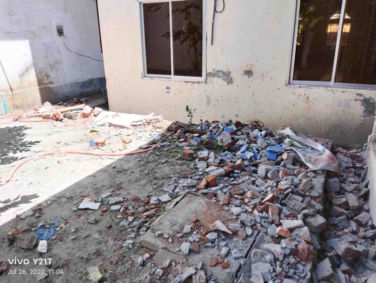 রাজাপুরে সিমানার দেওয়াল ভেঙ্গে নেওয়ার অভিযোগ, জমি মাদ্রসার বলে দাবী ফয়জুল্লাহ’র