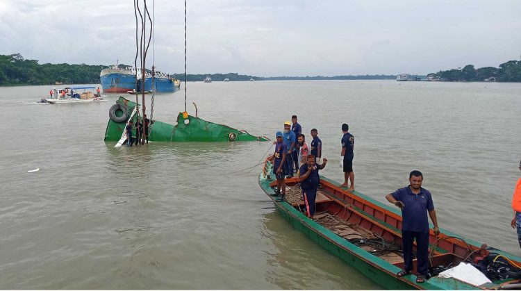 ঝালকাঠিতে জাহাজ দুর্ঘটনায় ৩জনের মৃতদেহ উদ্ধার