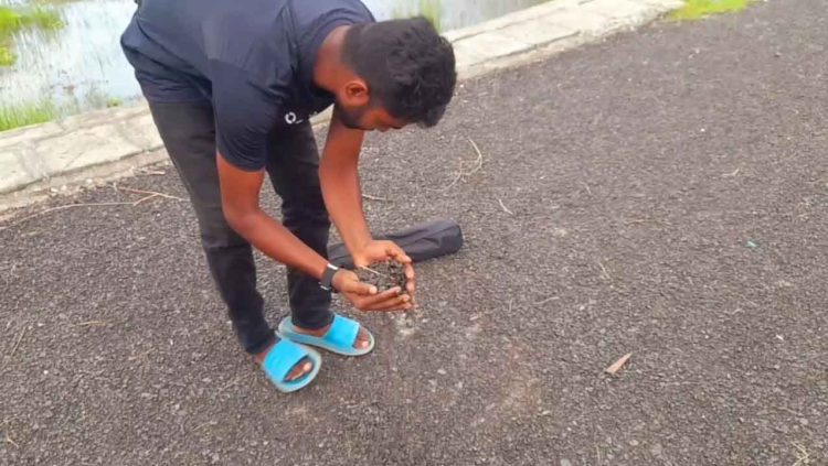 রাজাপুরে ৩ কোটি ৭৮ লক্ষ টাকার সড়ক ও ব্রীজের এপোর্চ সড়ক নির্মানে শুভাঙ্করের ফাকি, সড়কে ভেঙে খালে, উঠে যাচ্ছে পাথর!