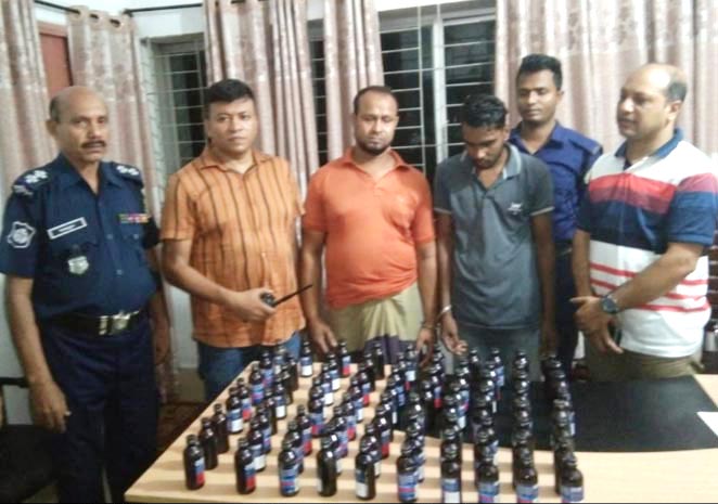 কাঠালিয়ায় ৮০ বোতল ফেন্সিডিলসহ দুই মাদক ব্যবসায়ী আটক