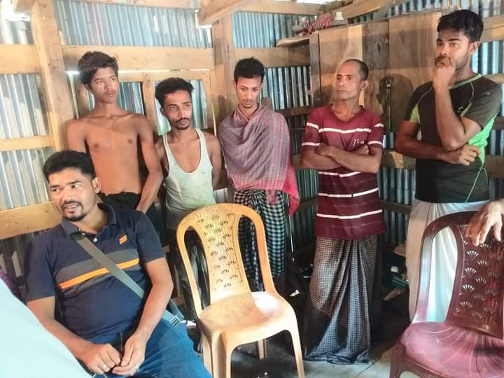 বামনায় বিষ প্রয়োগ করে মাছ ধরার সময় আটক ০৫