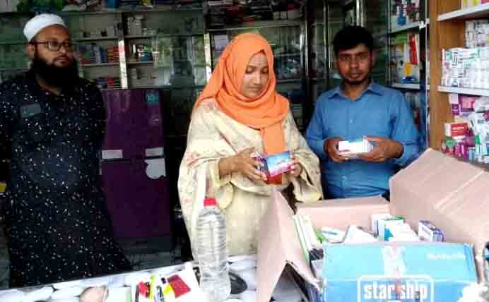 ঝালকাঠিতে ভোক্তা অধিকারের অভিযানে তিন প্রতিষ্ঠানকে ৪৭ হাজার টাকা জরিমানা