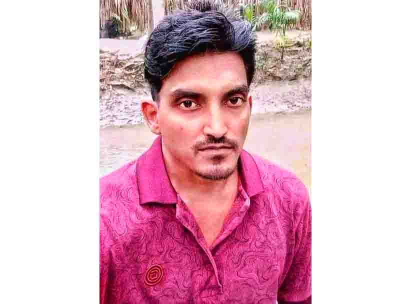 রাজাপুরে ঘরের সিঁড়িতে পরে ছিল ছাত্রদল সভাপতির মরদেহ, ভিজেছিলেন দীর্ঘসময় বৃষ্টিতে