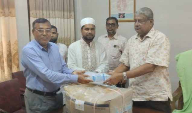 বরগুনায় জেলা পরিষদ এর উদ্যোগে হাসপাতালের রোগীদের স্যালাইন প্রদান