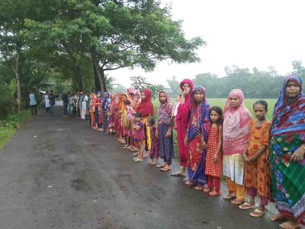 বামনায় প্রতিবেশীর বাড়িতে সন্ত্রাসী হামলা ও নগদ টাকা সহ স্বর্নালঙ্কার লুটপাট।