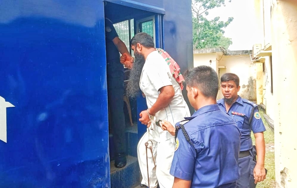 ঝালকাঠিতে স্ত্রী সন্তান হত্যা মামলায় কারাগারে পাঠানো হলো ফাঁসির দণ্ডপ্রাপ্ত আসামী