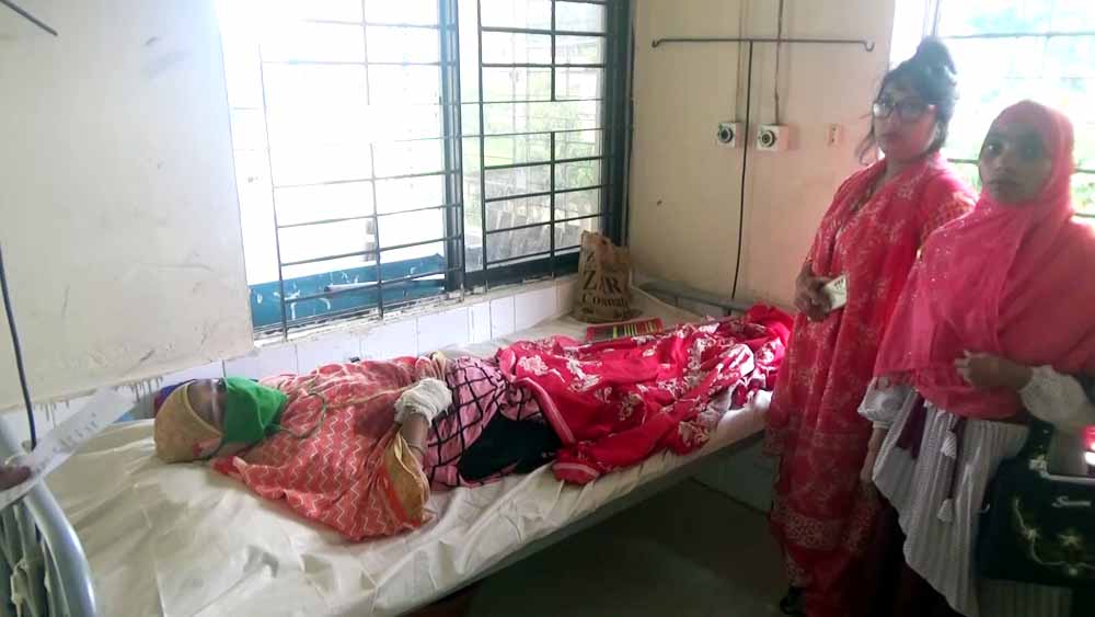 ঝালকাঠি সদর হাসপাতাল কাম্পাউন্ডে নার্সকে ছুড়িকাঘাত