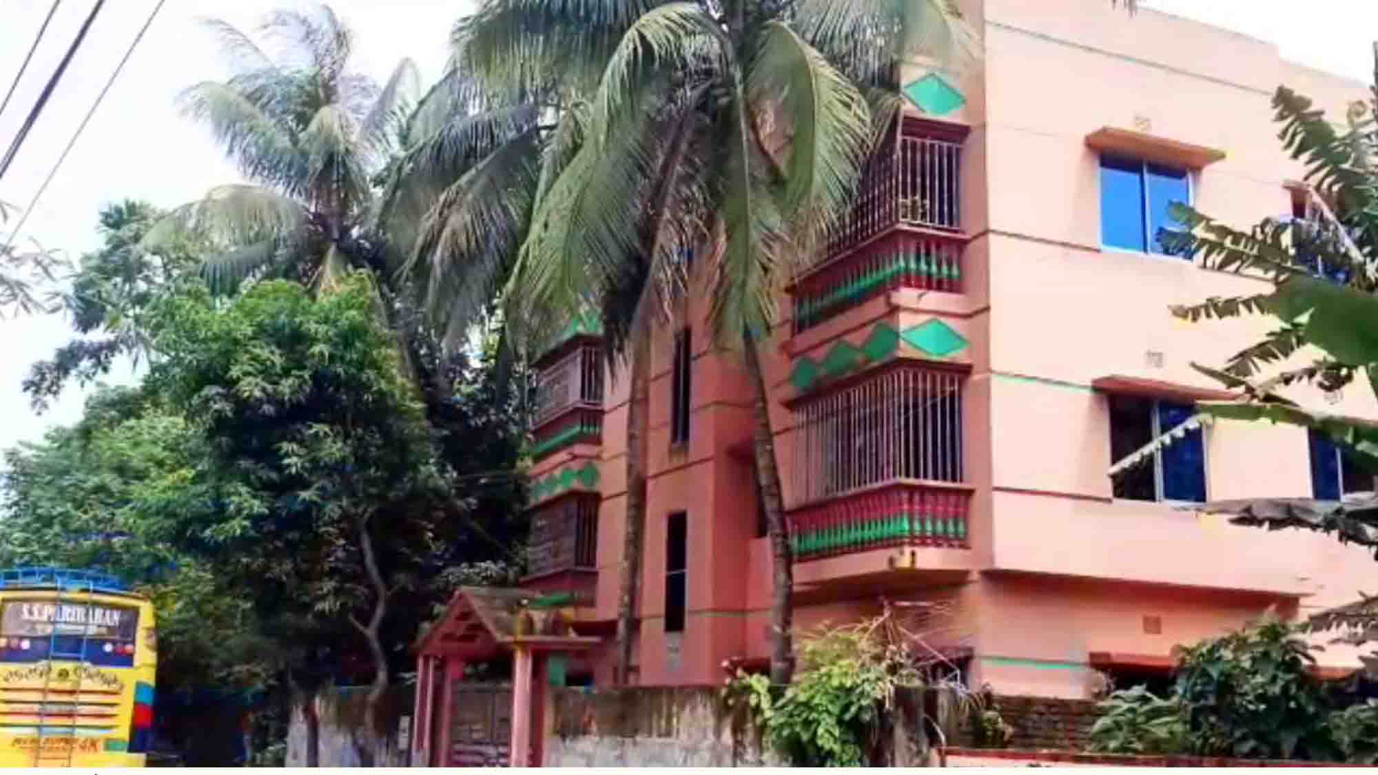 এসিল্যান্ডের বাসায় চুরি টাকা ও স্বর্ণালংকার নেওয়ার অভিযোগে মামলা