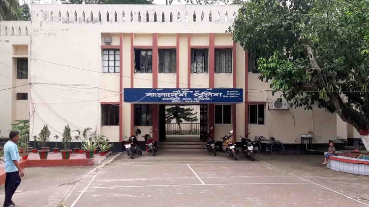 নলছিটিতে সড়ক দুর্ঘটনায় ডাইসু গাড়ির হেলপার নিহত