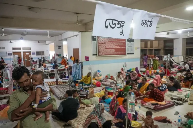 পাল্লা দিয়ে বাড়ছে ডেঙ্গু রোগী, হাসপাতালের বারান্দায়ও হচ্ছে না জায়গা