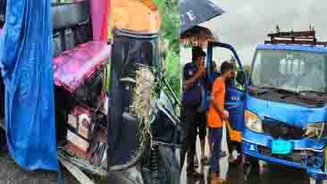 বরগুনার আমতলীতে পিকআপ ও মাহেন্দ্রার মুখোমুখি সংঘর্ষে নিহত এক, আহত ছয়