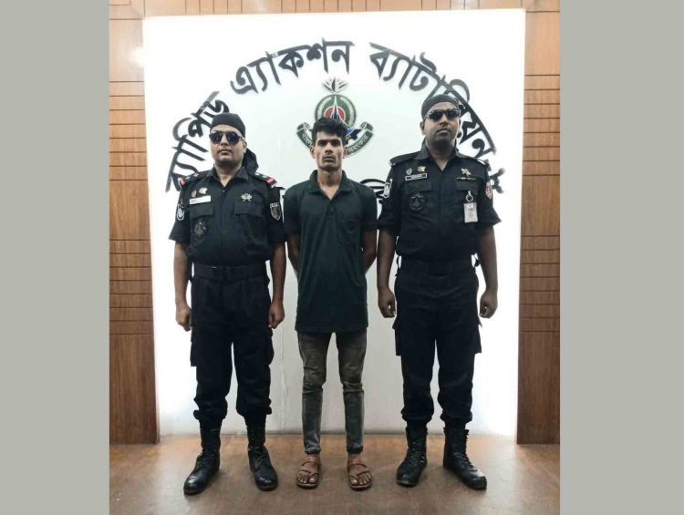 ঝালকাঠিকে কু-প্রস্তাবে রাজি না হওয়ায় নার্সকে কুপিয়ে জখম, পলাতক আসামী গ্রেফতার 
