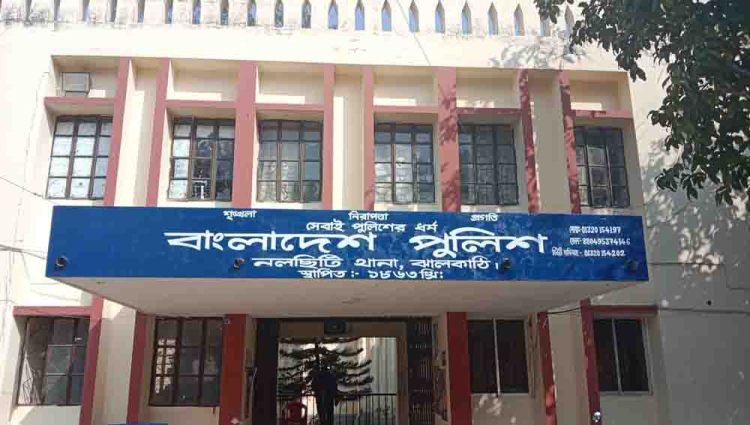 স্বামী স্ত্রীকে পিটিয়ে আহত করলো ইউপি সদস্য তাকেও ঝাড়ু দিয়ে পিটিয়েছে বলে দাবী 