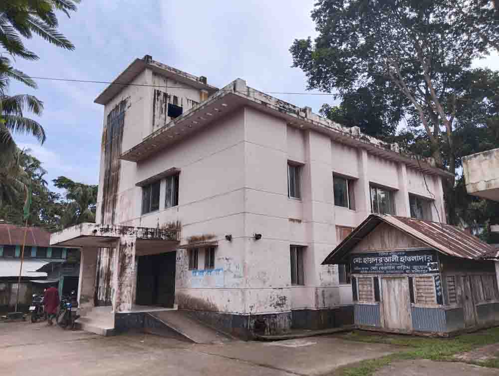 ঘুষ দুর্নীতির আখড়া রাজাপুর সাব-রেজিস্ট্রী অফিস, ঘুষ ছাড়া হয় না দলিল