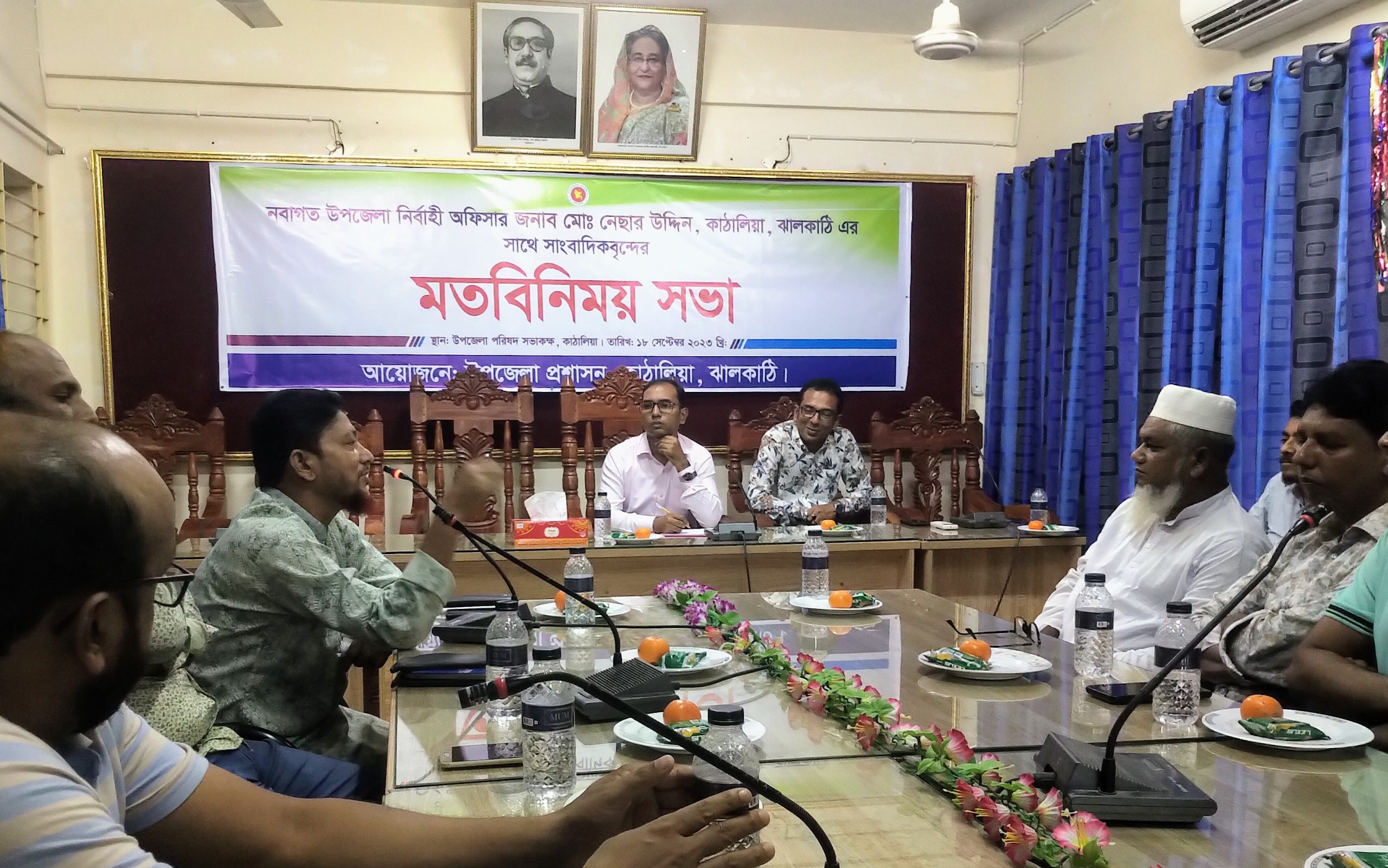 কাঠালিয়া উপজেলা নির্বাহী অফিসারের সাথে স্থানীয় সাংবাদিকদের মত বিনিময় 