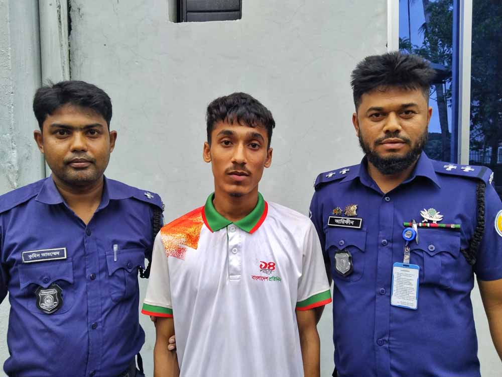 প্রেমের শিকার হয়ে মৃত্যুর সাথে পাঞ্জা লড়ছে প্রেমিক  ঝালকাঠিতে হত্যার উদ্দেশ্যে যুবককে কুপিয়ে আহত গ্রেফতার-১ 