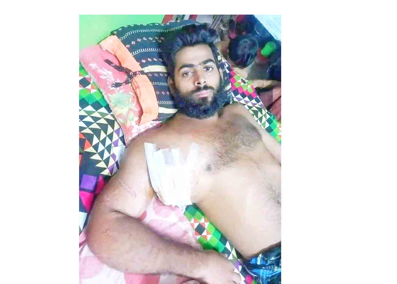 মরণব্যাধি ক্যান্সার রোগ থেকে বাঁচতে চায় কাঠালিয়ার রাকিব